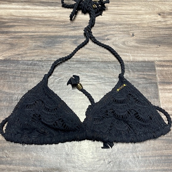 Bikini - Picture 2 of 3